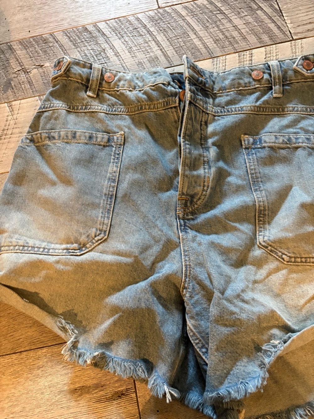 We The Free Light Blue Denim Jeans with Contrast Stitching. Worn one time.